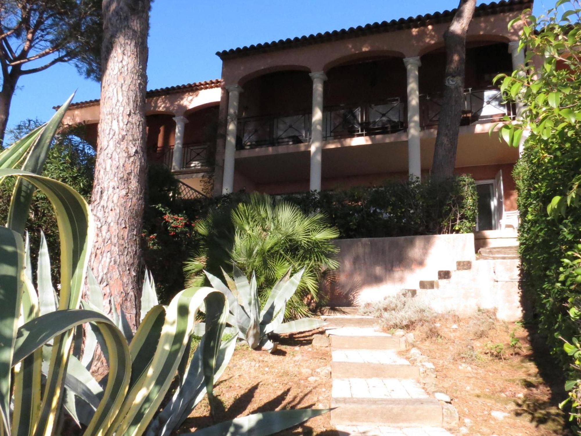 Appartement 2 Pieces Avec Jardin, Garage Et Piscine A Sainte-Maxime - Fr-1-780-45 Exterior photo